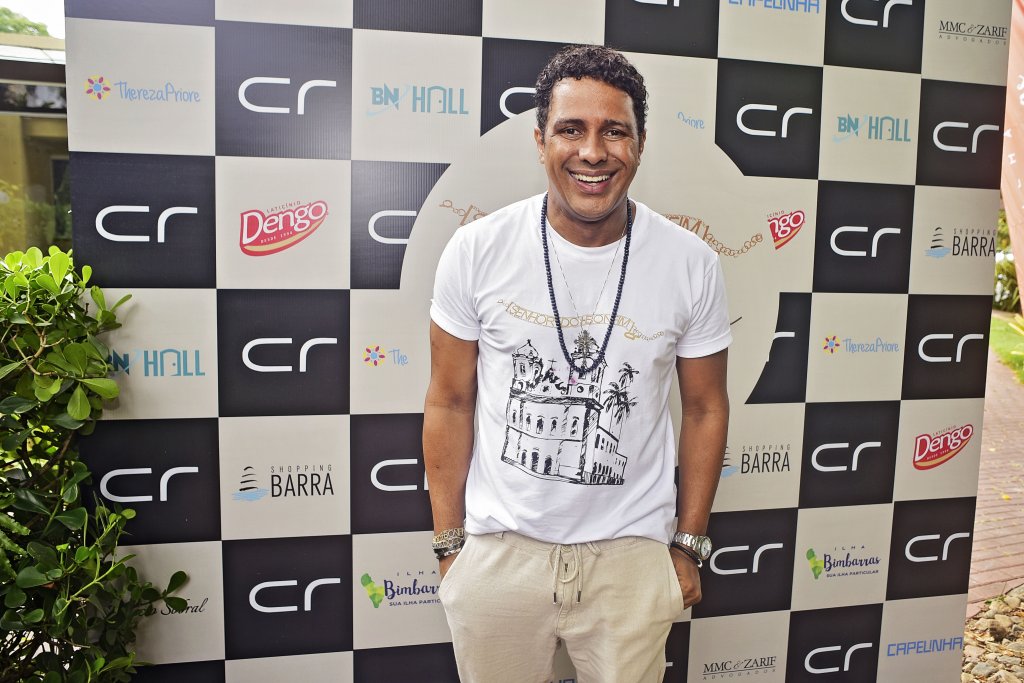 Carlos Rodeiro Carlos Rodeiro: Joalheria celebra 19 anos da Pulseira do Senhor do ...