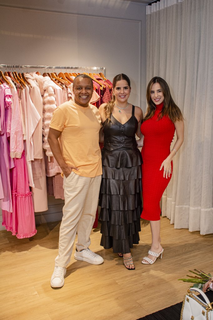ThaÃ­s Leal promove evento na SL Multibrand