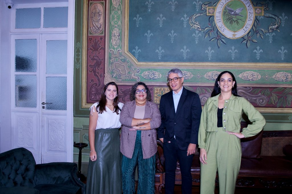 Vinícius Linhares e representantes da agência Morya