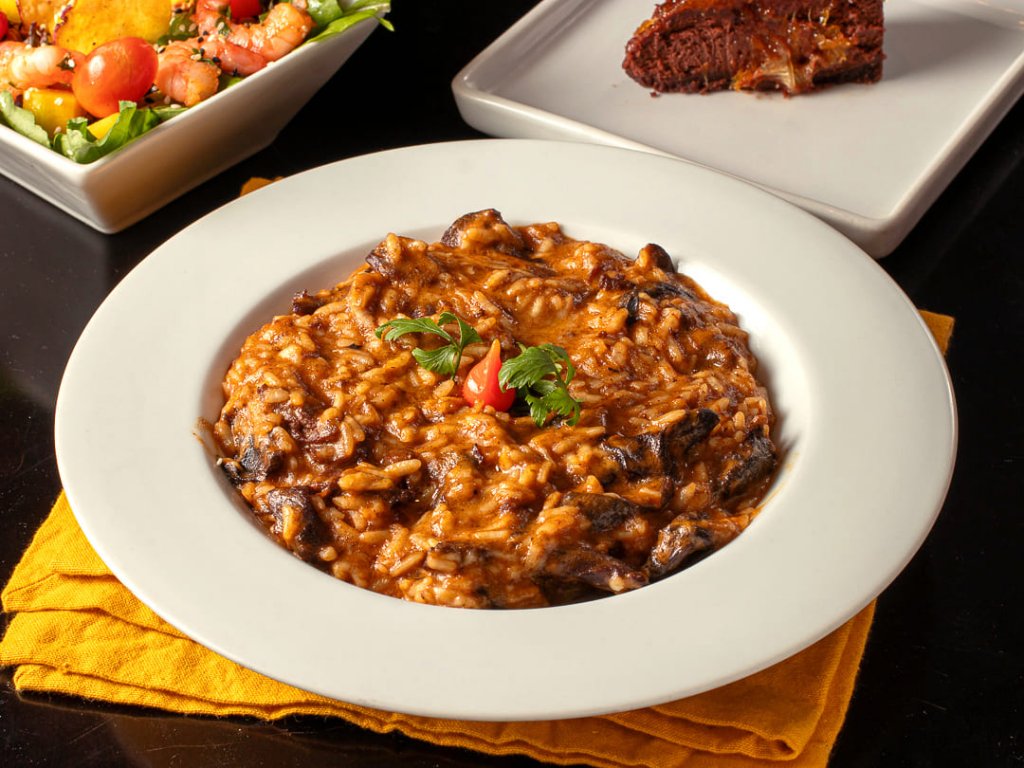 Risoto de filÃ© Mignon e Funghi finalizado com ParmesÃ£o e Manteiga de Garrafa