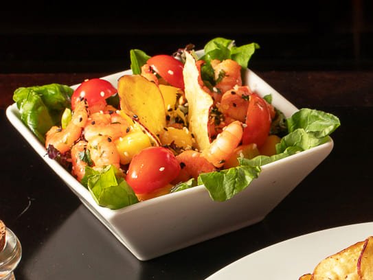 Salada de camarÃ£o ao molho Thai