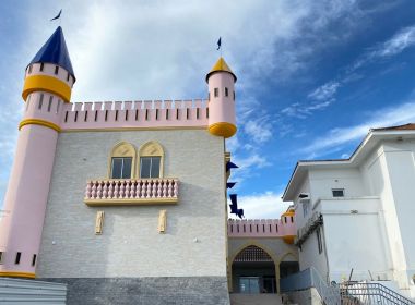 Governo da Bahia inaugura Hospital da Criança com fachada em formato de castelo, em Jequié