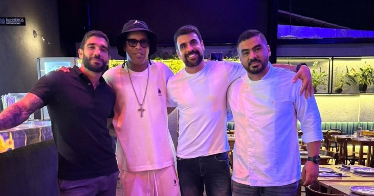 Ronaldinho Gaúcho Agita Salvador: Craque Surpreende em Visita ao Puxadinho!