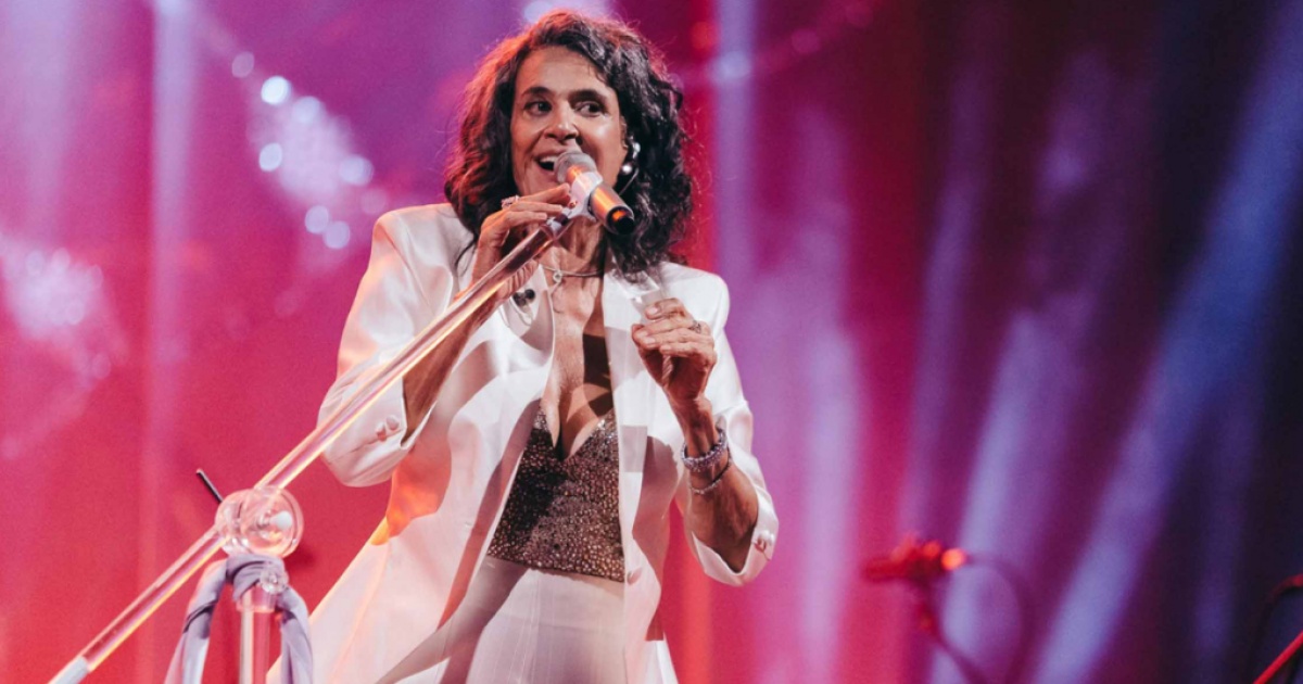 Simone e o Hit de Natal Que Você Ama Odiar: 30 Anos de Sucesso e Polêmica!