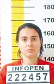 Confira foto de Kamyla Simioni, pivô da traição de Tony Salles, na cadeia