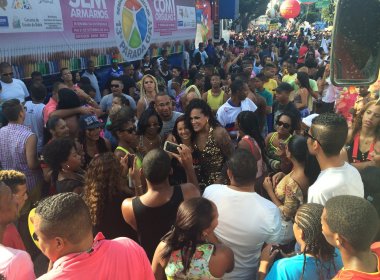 Léo Kret vai ao encontro do povão e do eleitorado na Parada Gay de Salvador