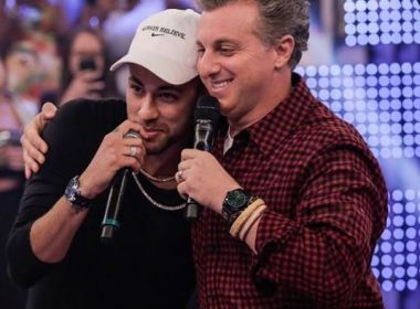 Neymar se emociona ao revisitar casa da infância em quadro do programa de Hulk