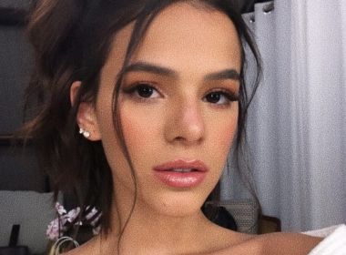 Bruna Marquezine é cortada de foto em perfil de grife italiana e fãs se revoltam