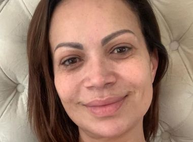 De cara lavada, Solange Almeida faz reflexão no Intagram sobre padrões de beleza