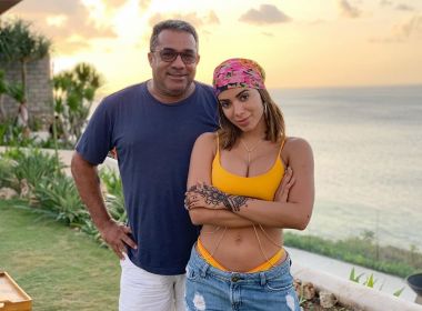 Pai de Anitta manda indireta para ex-genros e defende romance de cantora com Pedro Scooby