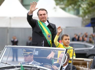 Globo demite funcionário que chamou de 'imbecil' menino que desfilou com Bolsonaro