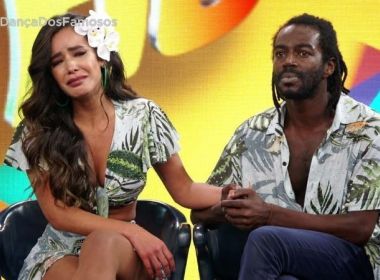 Faustão revela morte de mãe de bailarina ao vivo e ela se emociona; veja