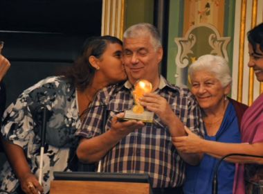 Considerado a voz padrão do rádio na Bahia, Oton Carlos morre aos 62 anos 