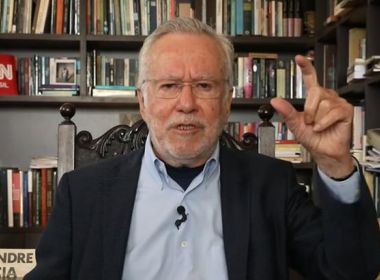 Alexandre Garcia é criticado após dizer que 'Bolsonaro é a prova que cloroquina dá certo'