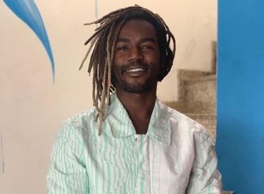 Jonathan Azevedo assina contrato com empresa de Felipe Neto