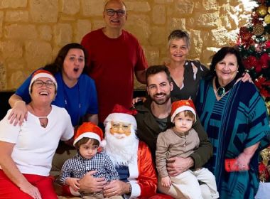 Viúvo de Paulo Gustavo celebra o Natal ao lado da família do ator: 'Ele está sempre entre nós'