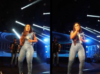 Simone esquece letra de música durante show em Porto Seguro: 'Como é a música, Simaria?'