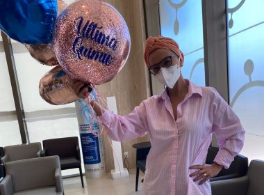 Jornalista Lilian Ribeiro comemora última sessão de quimioterapia