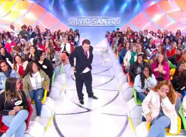 Silvio Santos 'perde as calças' durante o programa: 'Estou emagrecendo'