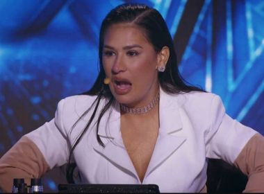 Homem termina casamento de 13 anos após se apaixonar por fake da cantora Simone