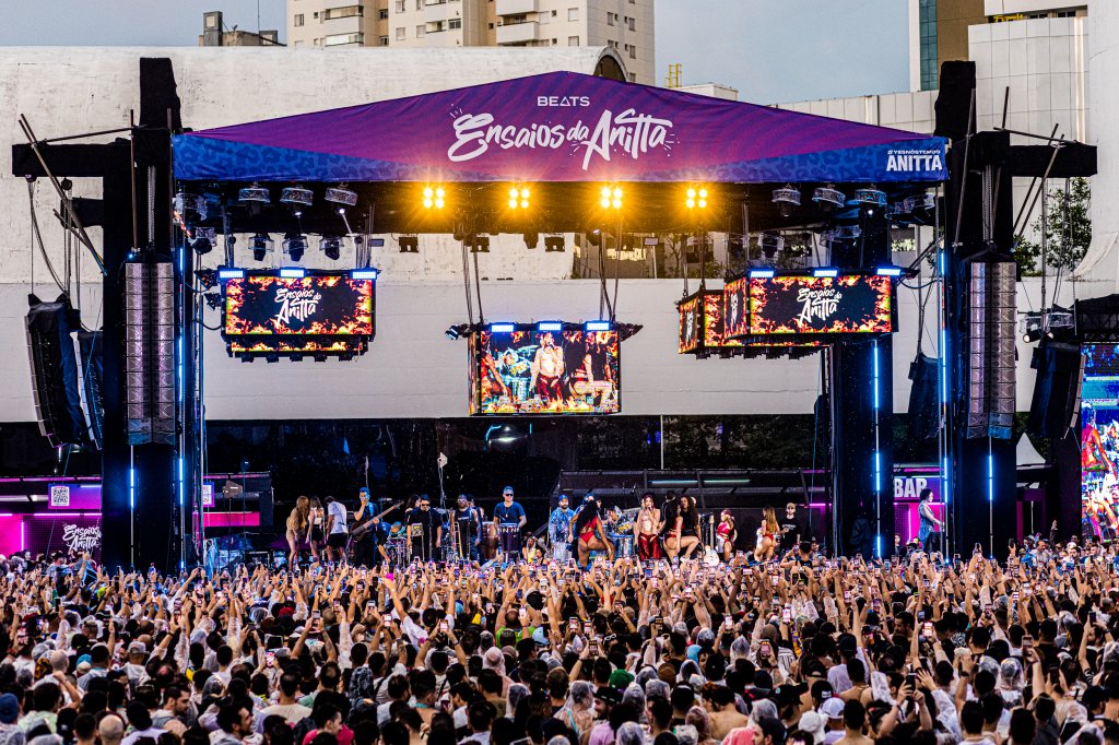 Festival de Verão: Léo Santana representa o pagodão e faz público meter  dança na pista