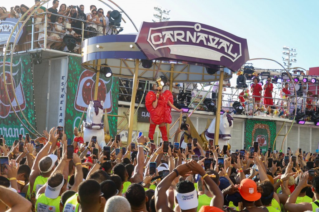 ClÃ¡udia Leitte no Largadinho na terÃ§a de Carnaval em 2024