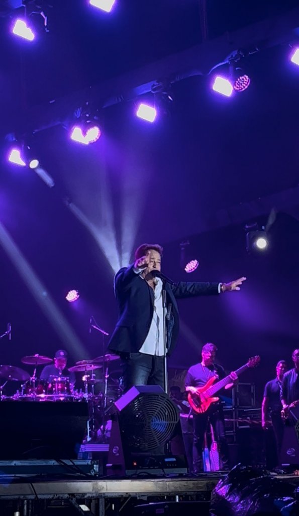 Leonardo fala sobre longevidade na música e agradece carinho dos fãs no São João da Bahia 3 IMG 20250619 WA0045