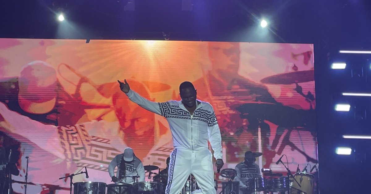 Axé 40 Anos: Tatau, Lazzo Matumbi e Márcia Short Incendeiam Palco com Clássicos Inesquecíveis!