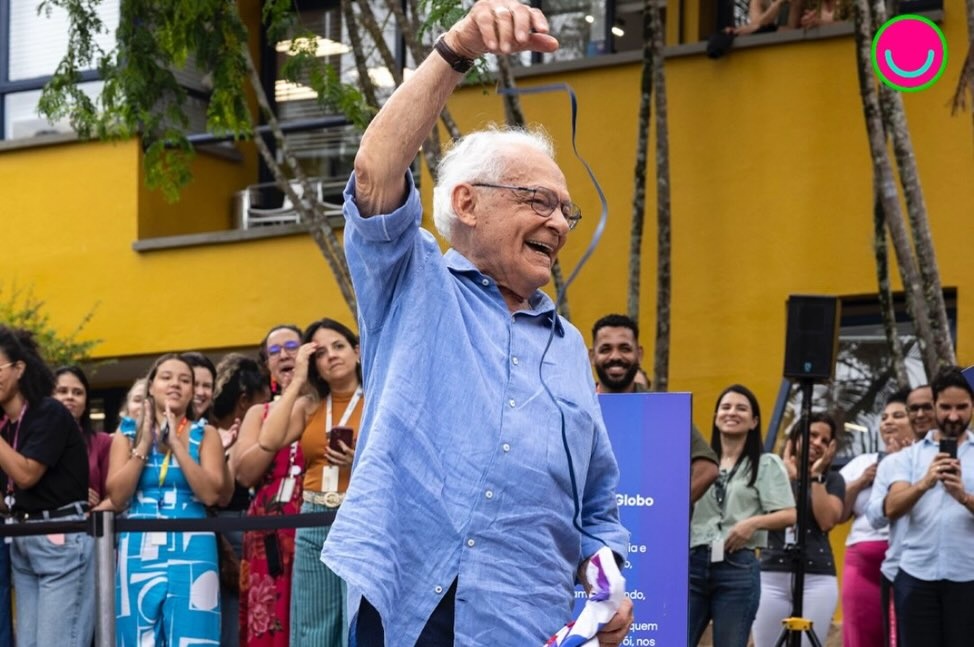 Othon Bastos é homenageado com estrela na Calçada da Fama da Globo
