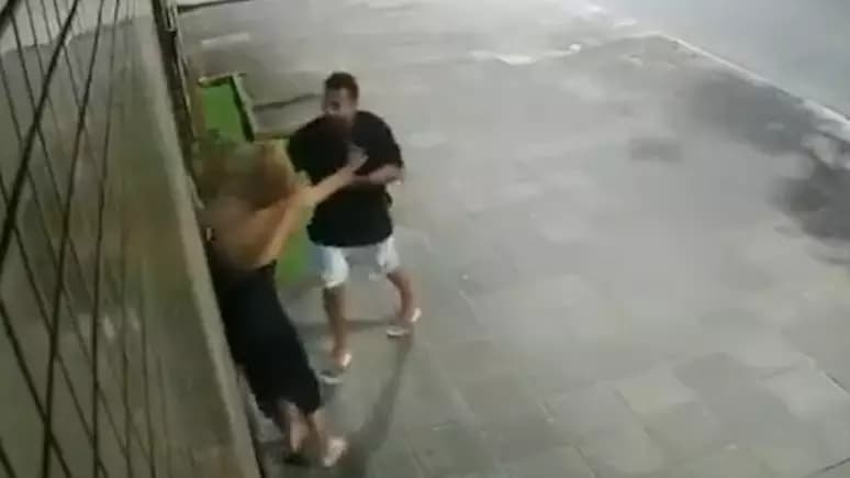 VÍDEO: Influenciador Babal Guimarães, condenado por violência doméstica, é flagrado agredindo atual namorada