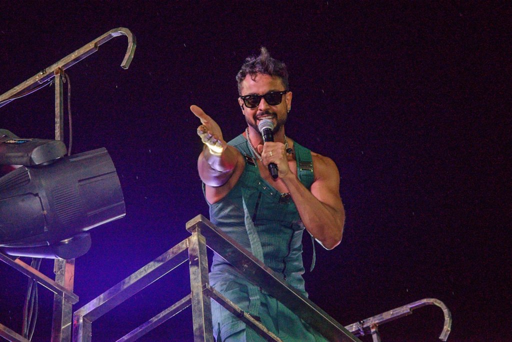 Parangol&eacute; durante desfile no Carnaval de Salvador 2026