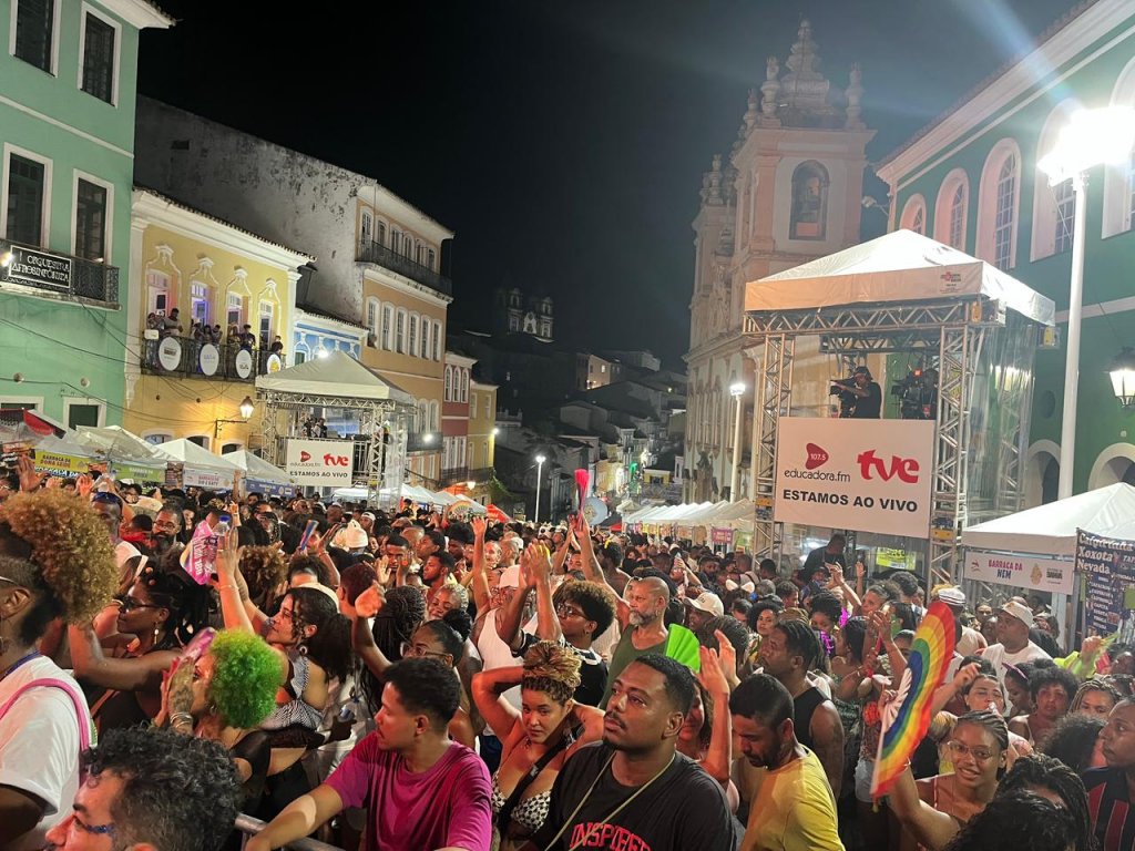 Banjo Novo transforma Pelourinho em roda de samba no domingo de Carnaval 3 Banjo Novo no Carnaval de Salvador