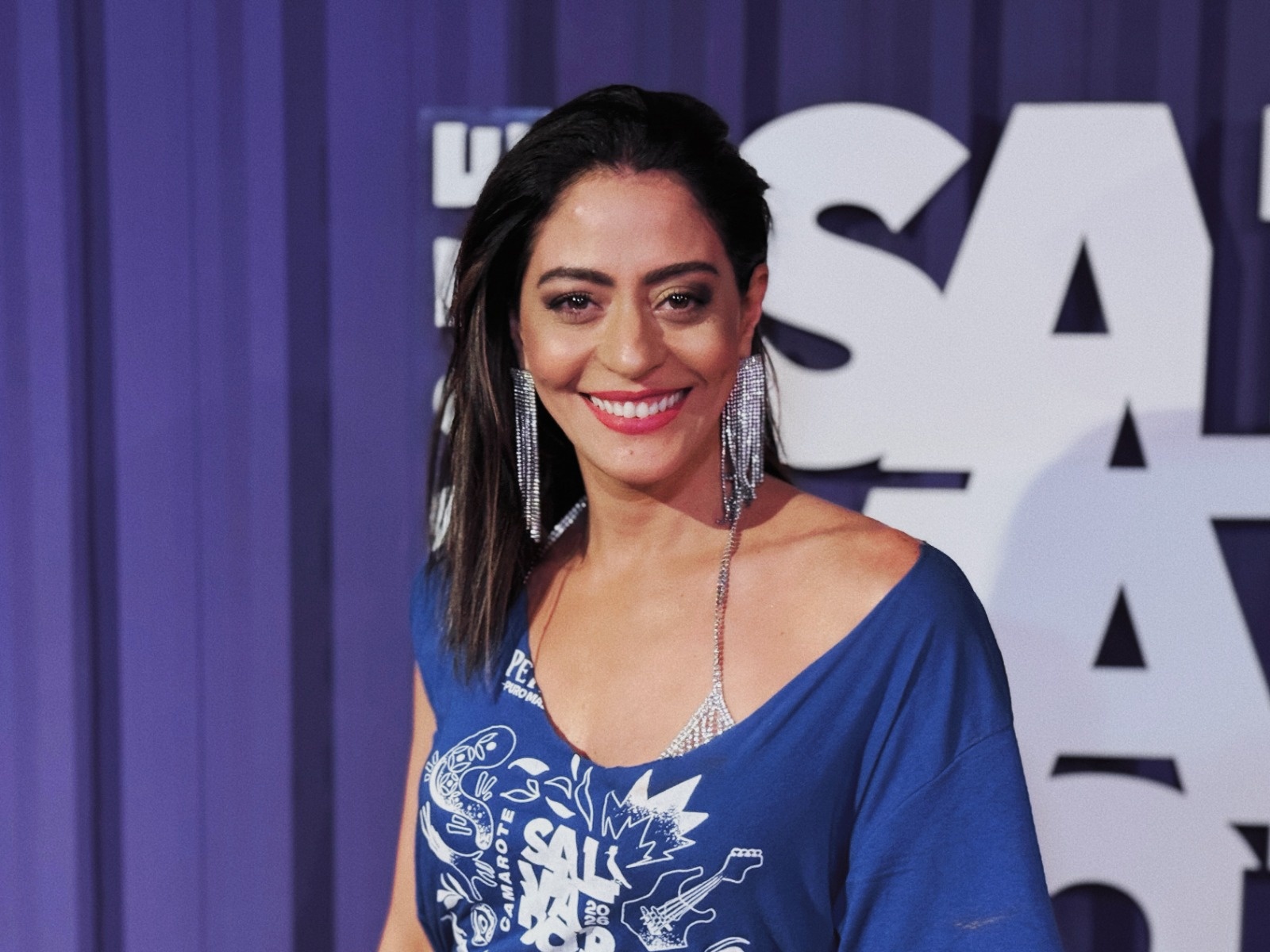 Carol Castro volta ao Carnaval de Salvador após 10 anos e celebra nova novela no Globoplay