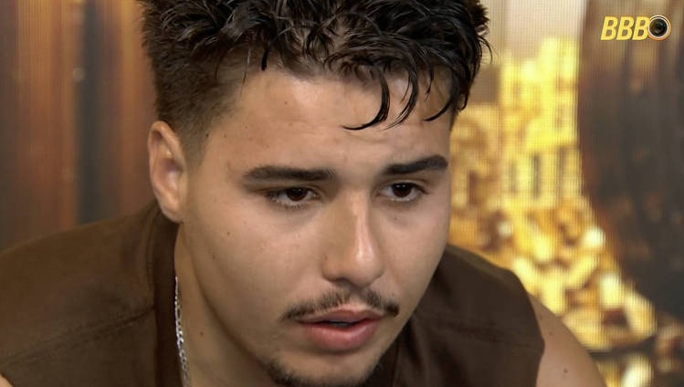 Ex-BBB Pedro deixa clínica de reabilitação após 2 meses de internação e processo milionário contra Globo