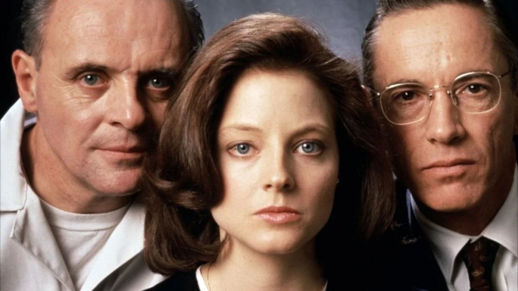Halloween: 10 filmes e franquias para entrar no clima das bruxas 15 Cena de O Silêncio dos Inocentes
