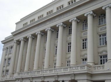 Esquadrão antibombas é acionado para desarmar falsa bomba no Fórum Ruy Barbosa