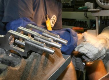 TST condena Taurus a indenizar metalúrgico que matou funcionário por falha em arma