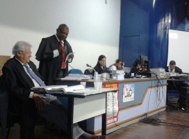 'A primeira vez com um negão não dói': promotor insulta defensora em júri de Feira