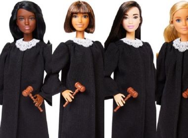 Mattel lança Barbie Juíza para inspirar meninas sobre escolhas profissionais