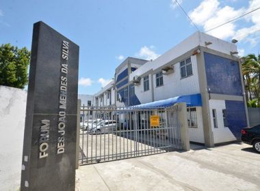 MP-BA abre inquérito contra advogada que foi a audiência contaminada com coronavírus