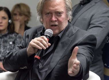 Justiça concede liberdade a Steve Bannon sob fiança de US$ 5 milhões