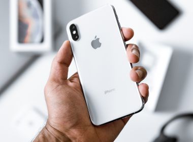 Apple vai pagar indenização de R$ 5 mil por vender iPhone sem carregador