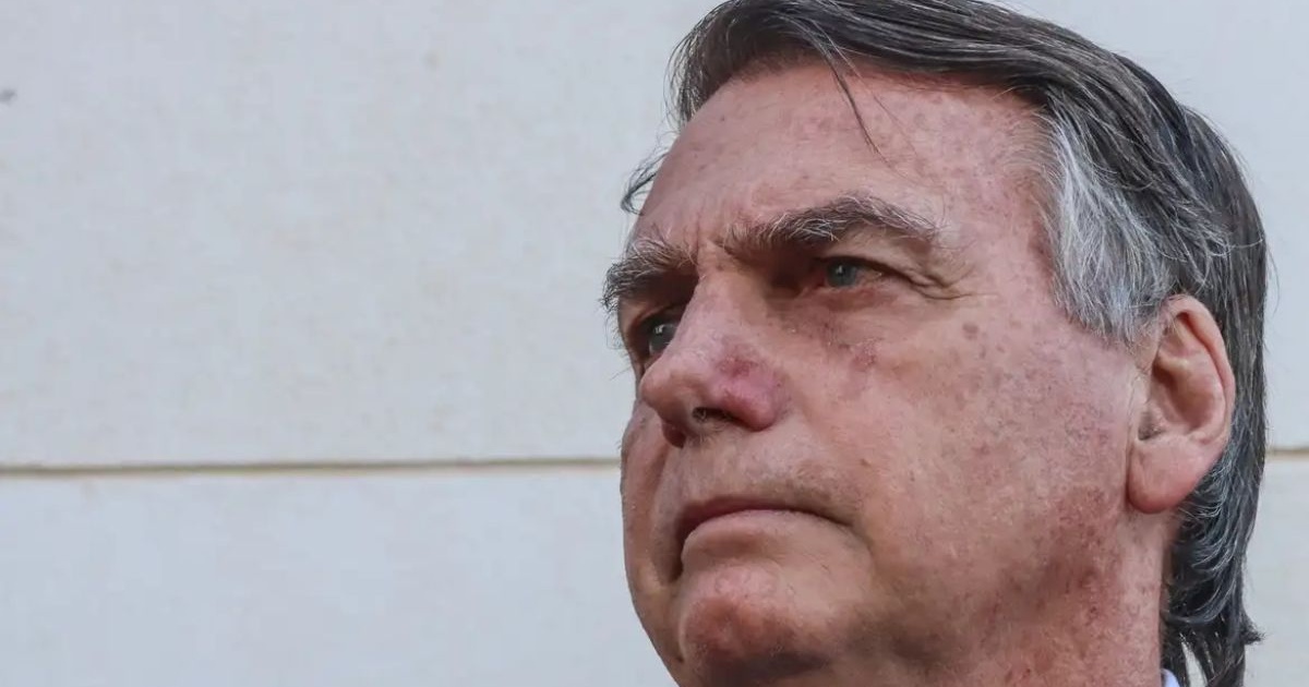 Alexandre de Moraes autoriza visita de familiares a Bolsonaro