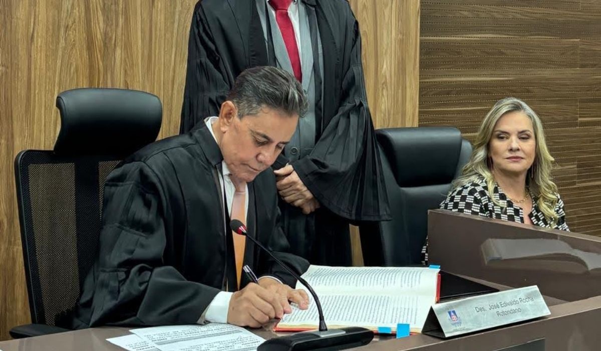 VÍDEO: Em sessão especial, José Edivaldo Rotondano assume a presidência do TJ-BA para o biênio 2026-2028