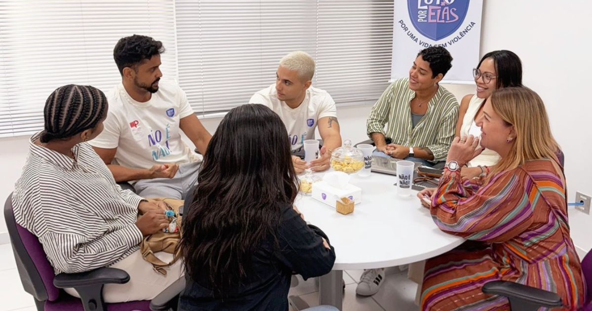 Lincoln e Guga Meyra alteram verso de música 