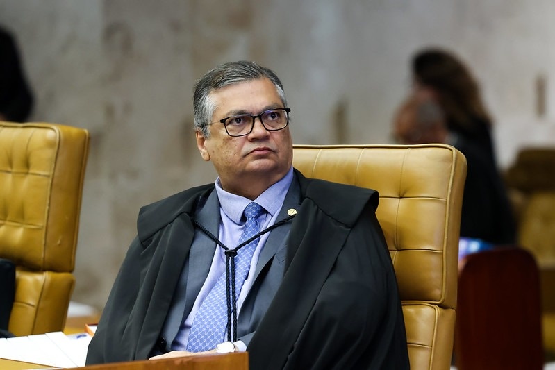 Em recado ao Congresso, Dino diz que STF pode fixar regra transitória sobre teto salarial