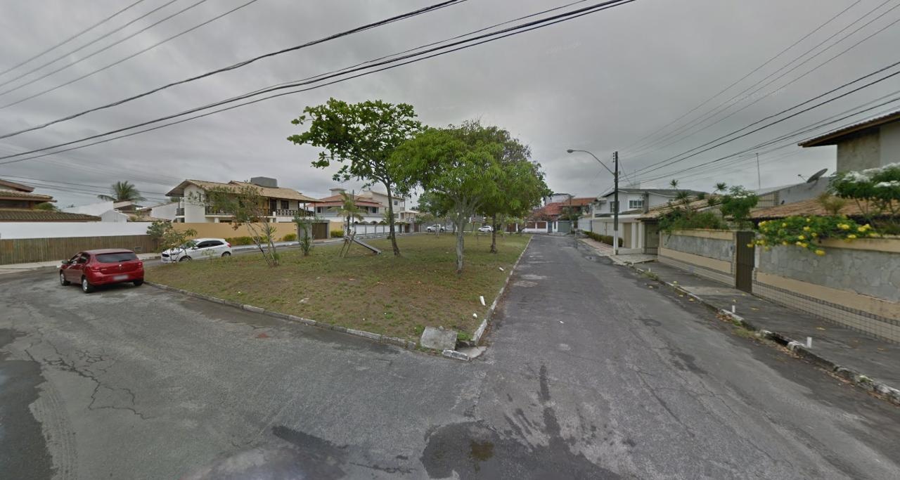 MP-BA investiga fechamento de vias e áreas públicas em Vilas do Atlântico; praça é alvo de inquérito 