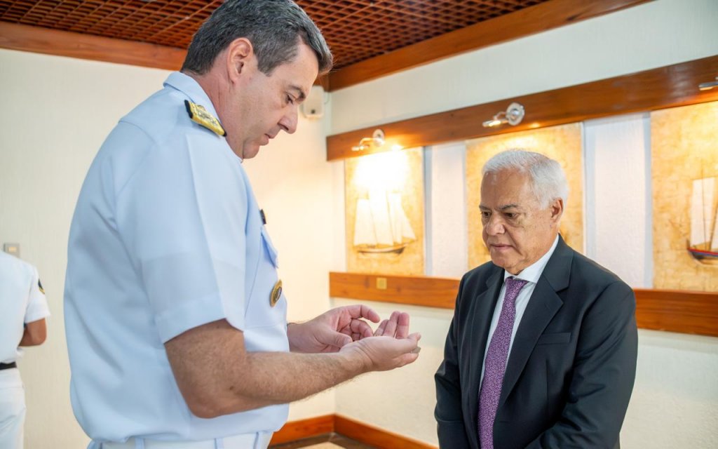 Cerimônia de entrega da Medalha Amigos da Marinha