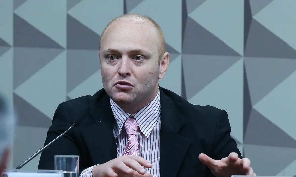 Moraes reduz pena de Delgatti em 100 dias após nota 700 no Enem; STF nega outros pedidos