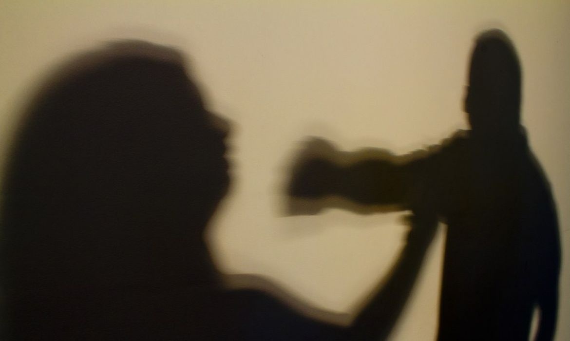 Justiça condena à internação de 6 meses  jovem que armou estupro coletivo contra adolescente no Rio